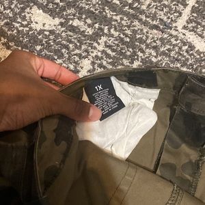 FashionNova- Bermuda camo shorts size 1x